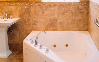 9-Jacuzzi-Tub-320x202